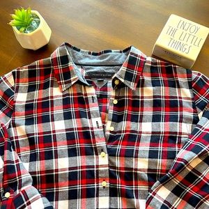 Tommy Hilfiger XL plaid 5 button shirt